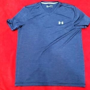 Under Armour men's shirt size medium loose heat gear shirt sleeve